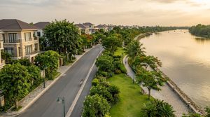 Cách quy hoạch trải dọc bờ sông giúp toàn khu vực luôn đón nhận luồng sinh khí mát mẻ tự nhiên.